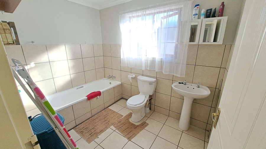 2 Bedroom Property for Sale in Langenhovenpark Free State